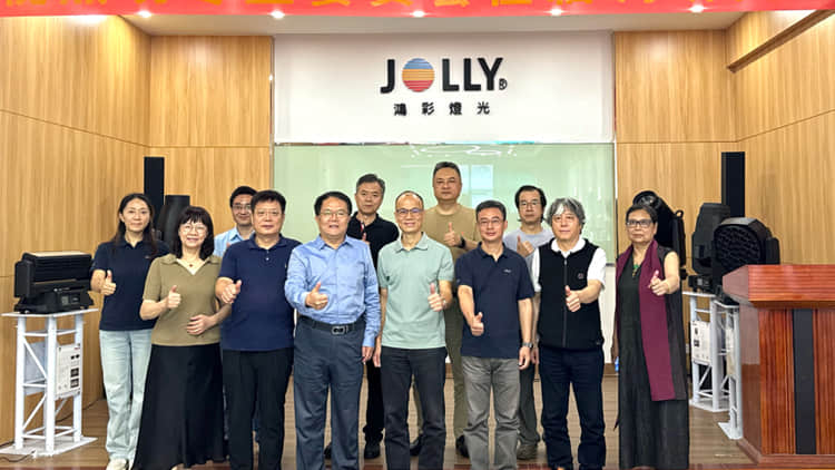熱烈歡迎中國照明學會舞臺電影電視照明專業委員會專家們蒞臨公司調研交流