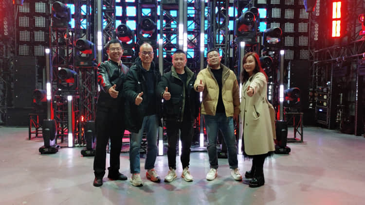 鴻彩燈光與寧波舞臺大王云倉攜手合作，共創共贏新篇章